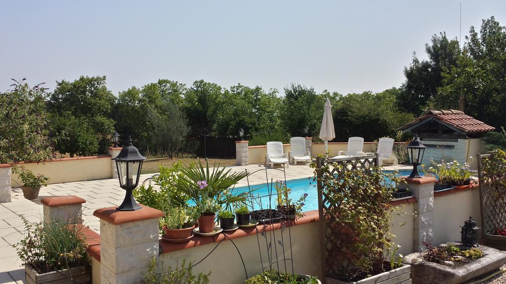 Les Tilleuls Bed & Breakfast Saint-Pé-Delbosc Dış mekan fotoğraf